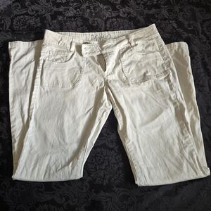 Size 13 low rise Vintage Off-White Bongo jeans flare leg with off center button